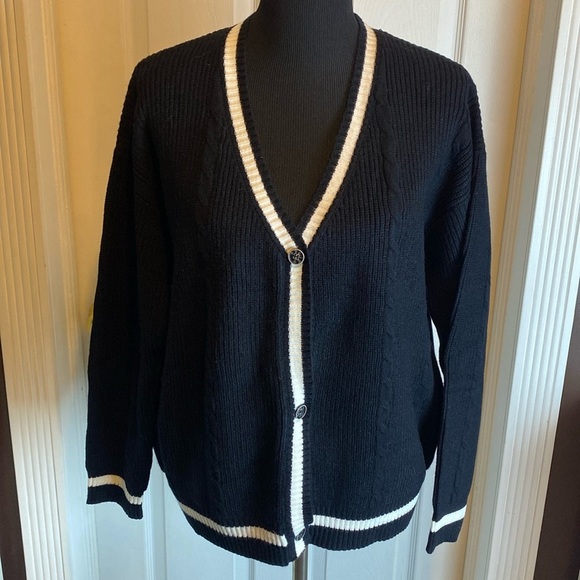 Black and White Cardigan Sweater V-Neck Button Front Closure sz XL. NWOT - Picture 1 of 7
